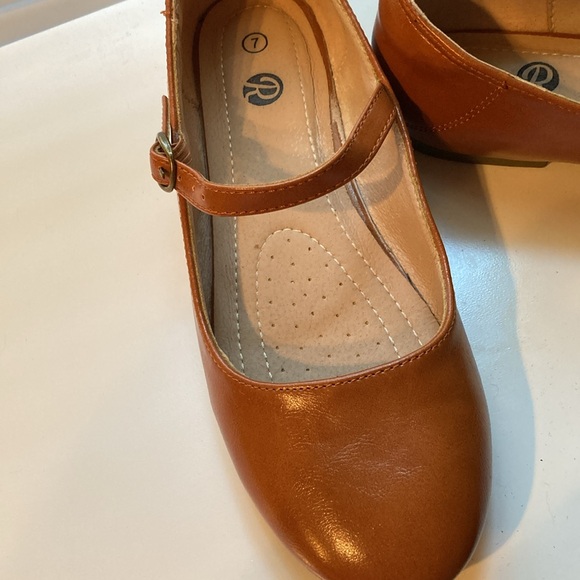 Mary jane shoes size 7 - Picture 2 of 4